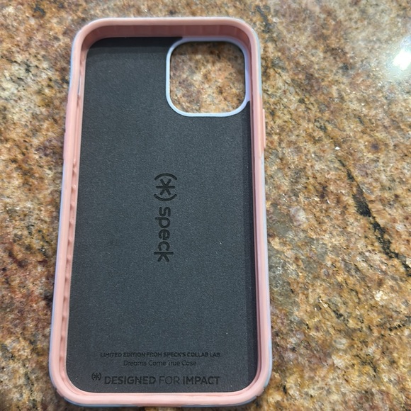 Speck 12 pro Case - Picture 2 of 7